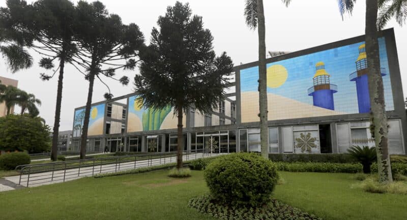 Curitiba anuncia processo seletivo simplificado para a contratação de engenheiros civis