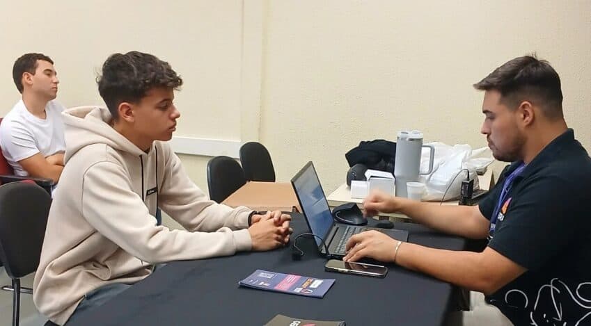 Mega Feira reúne mais de 300 vagas para aprendiz e estagiário em Curitiba; confira
