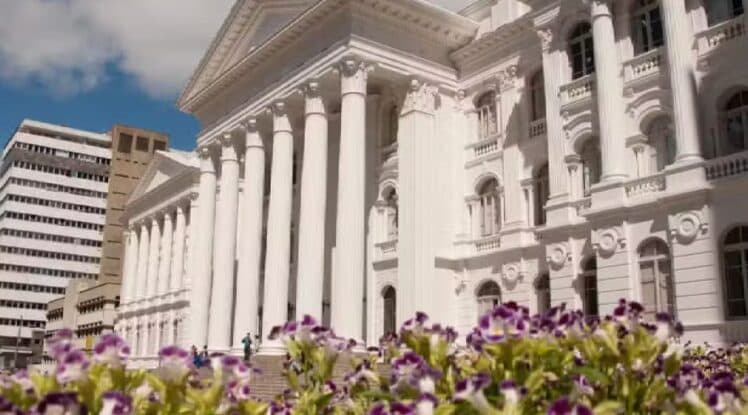 Vestibular da UFPR coincide com aplicação do Enem e universidade muda data da prova