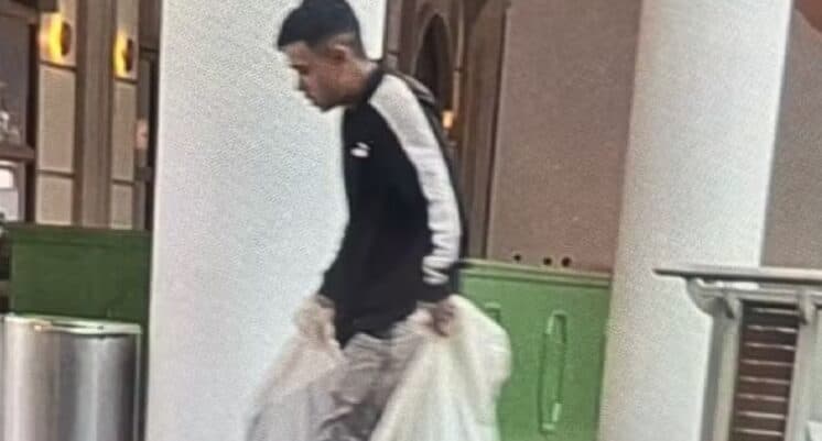 Criminosos fazem funcionária refém em roubo a joalheria dentro de shopping em Curitiba