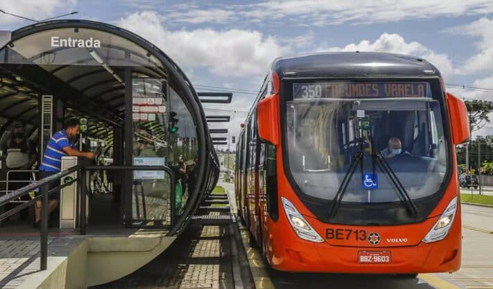 Justiça suspende licitação do transporte coletivo de Curitiba após pedido das empresas de ônibus