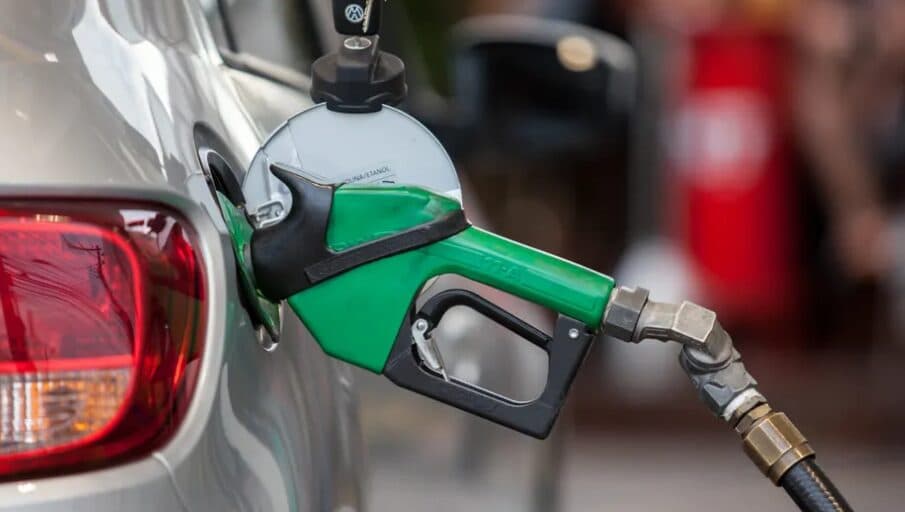 Governo pode aumentar etanol na gasolina de 30% para 32%; veja quais carros podem sentir os efeitos