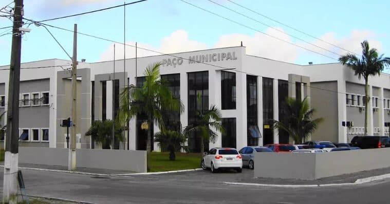 Prefeitura de Matinhos abre concurso público com salários de até R$20 mil; veja como participar