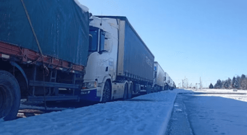 Caminhoneiro do Paraná está há mais de sete dias preso em nevasca na Argentina