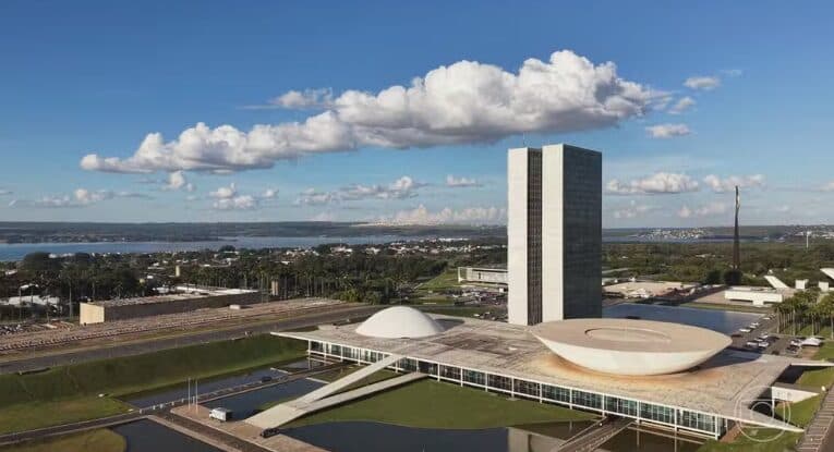 Câmara deve instalar nesta quarta comissão especial para debater PEC da redução da maioridade penal