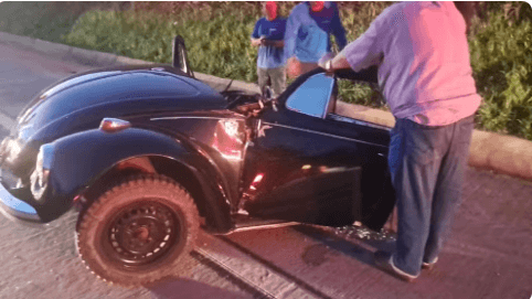 Motorista sobrevive após Fusca se partir ao meio em acidente na PRC-280, no Paraná