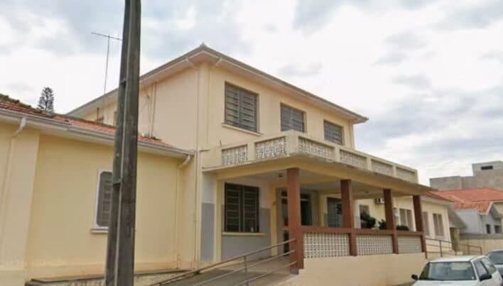 Menino de 4 anos morre em hospital, e equipe médica é indiciada por homicídio