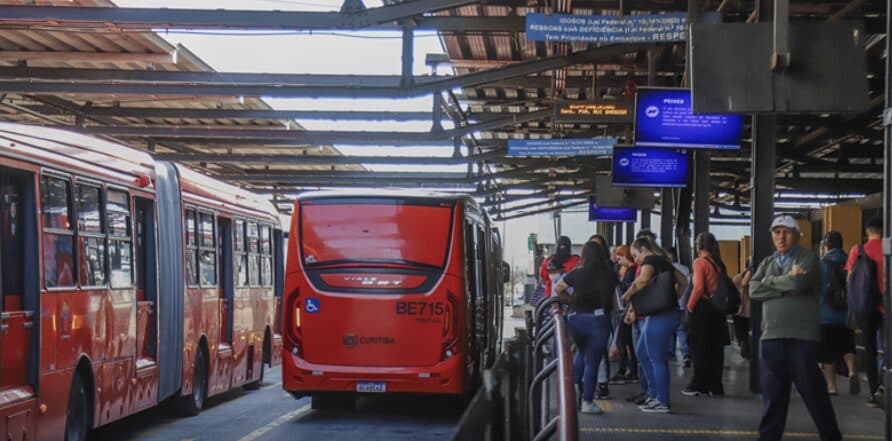 Eleitores de Curitiba terão transporte coletivo gratuito no domingo (4)
