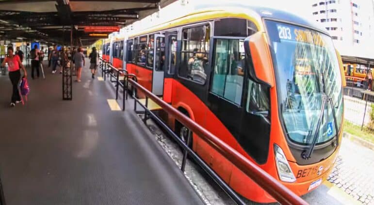 Licitação do transporte público de Curitiba é suspensa após TCE-PR apontar possível duplicação de custos