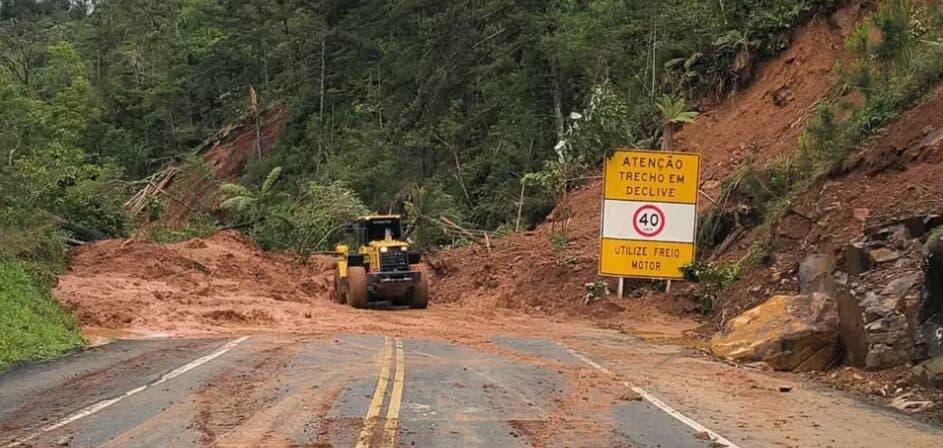 Deslizamentos e alagamentos provocam bloqueio de diversas rodovias do Paraná; veja trechos
